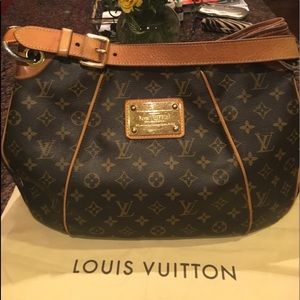 Luis Vuitton, Galleria MM $800. orig. P $1500